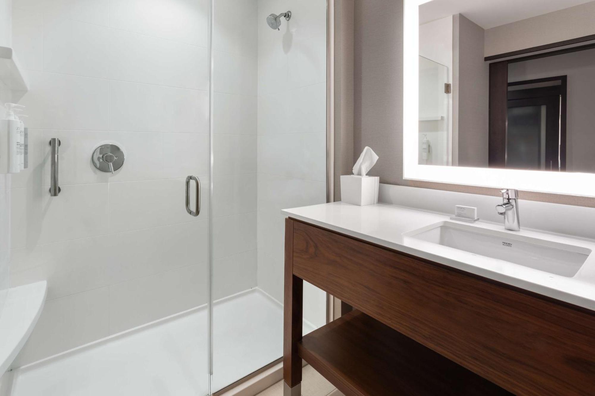 Hampton Inn By Hilton Nashville Airport Century Place Екстериор снимка