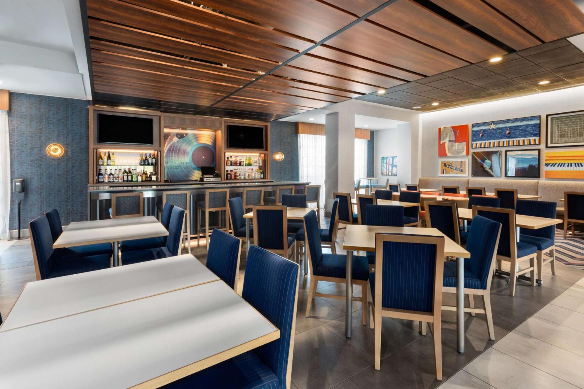 Hampton Inn By Hilton Nashville Airport Century Place Екстериор снимка