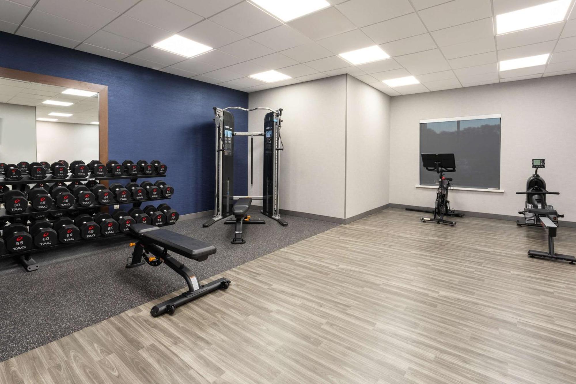 Hampton Inn By Hilton Nashville Airport Century Place Екстериор снимка