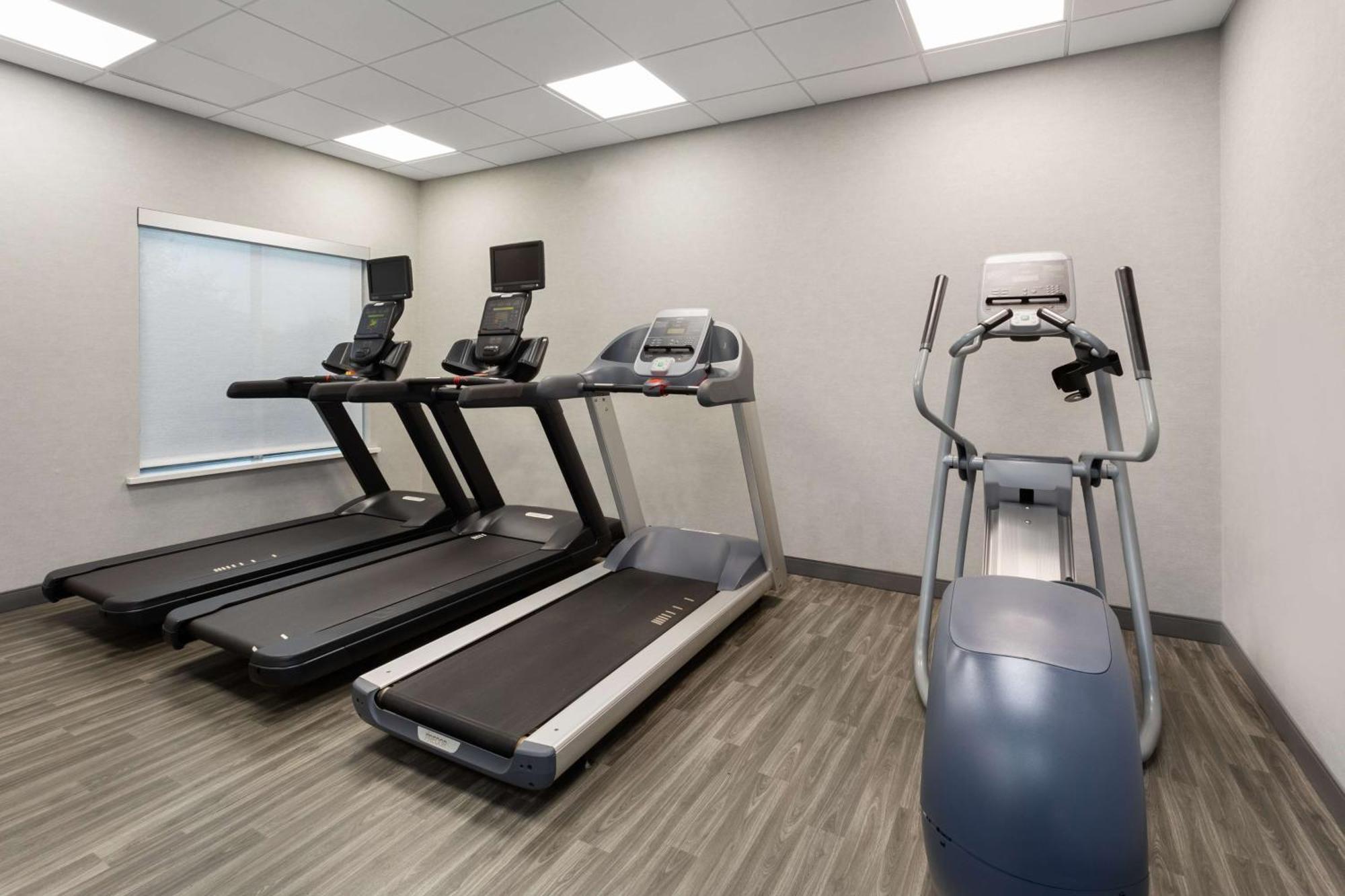 Hampton Inn By Hilton Nashville Airport Century Place Екстериор снимка