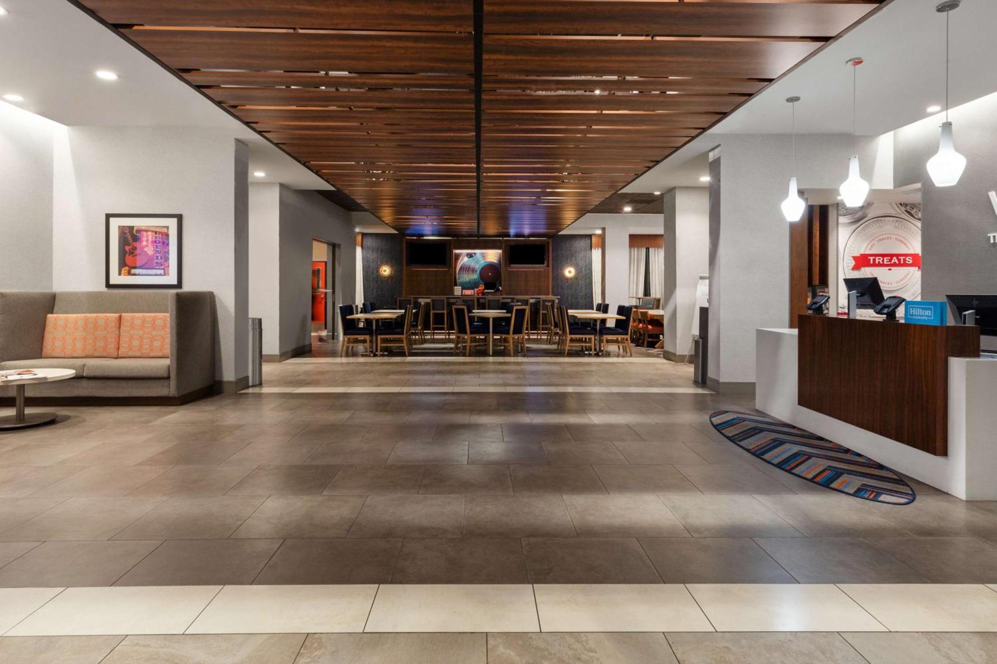 Hampton Inn By Hilton Nashville Airport Century Place Екстериор снимка