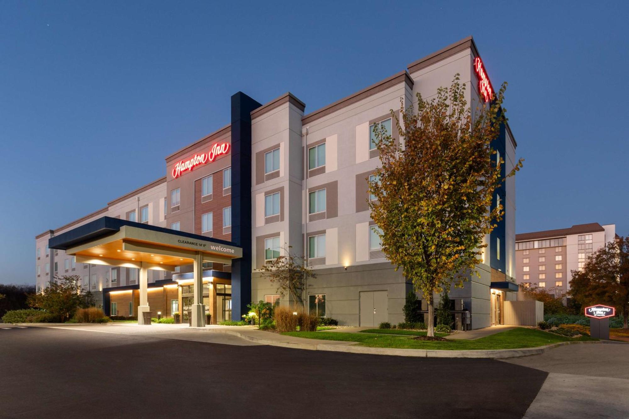 Hampton Inn By Hilton Nashville Airport Century Place Екстериор снимка