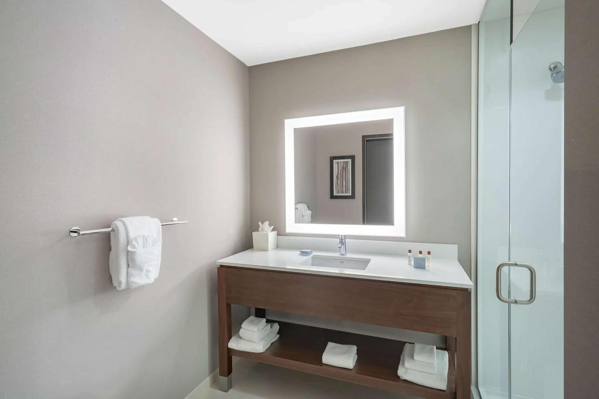 Hampton Inn By Hilton Nashville Airport Century Place Екстериор снимка