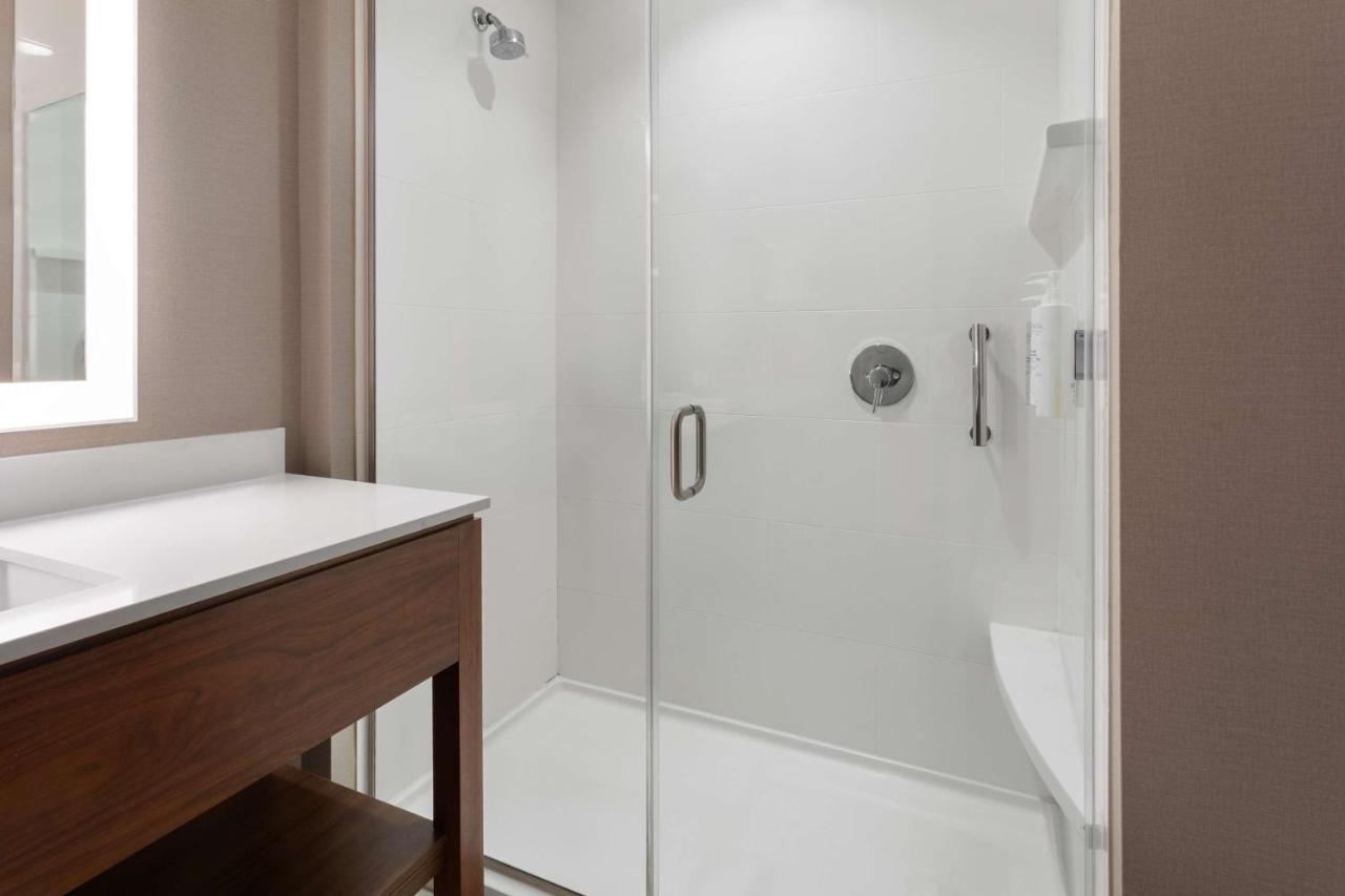 Hampton Inn By Hilton Nashville Airport Century Place Екстериор снимка