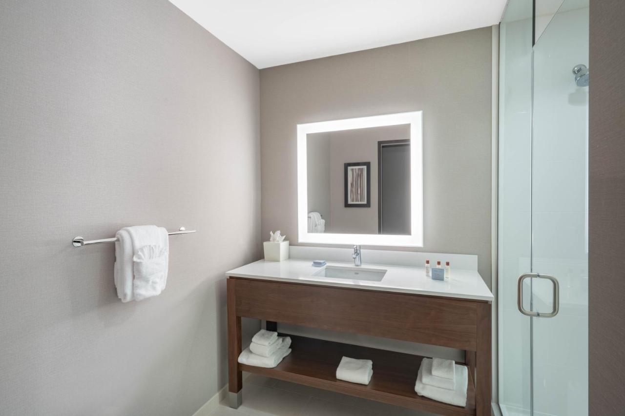 Hampton Inn By Hilton Nashville Airport Century Place Екстериор снимка